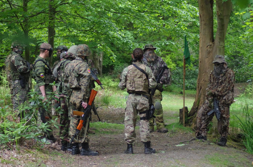 Pre-game briefing for the attacking team. Note the Green flag which is the Re-spawn marker and that none of the players have armbands.